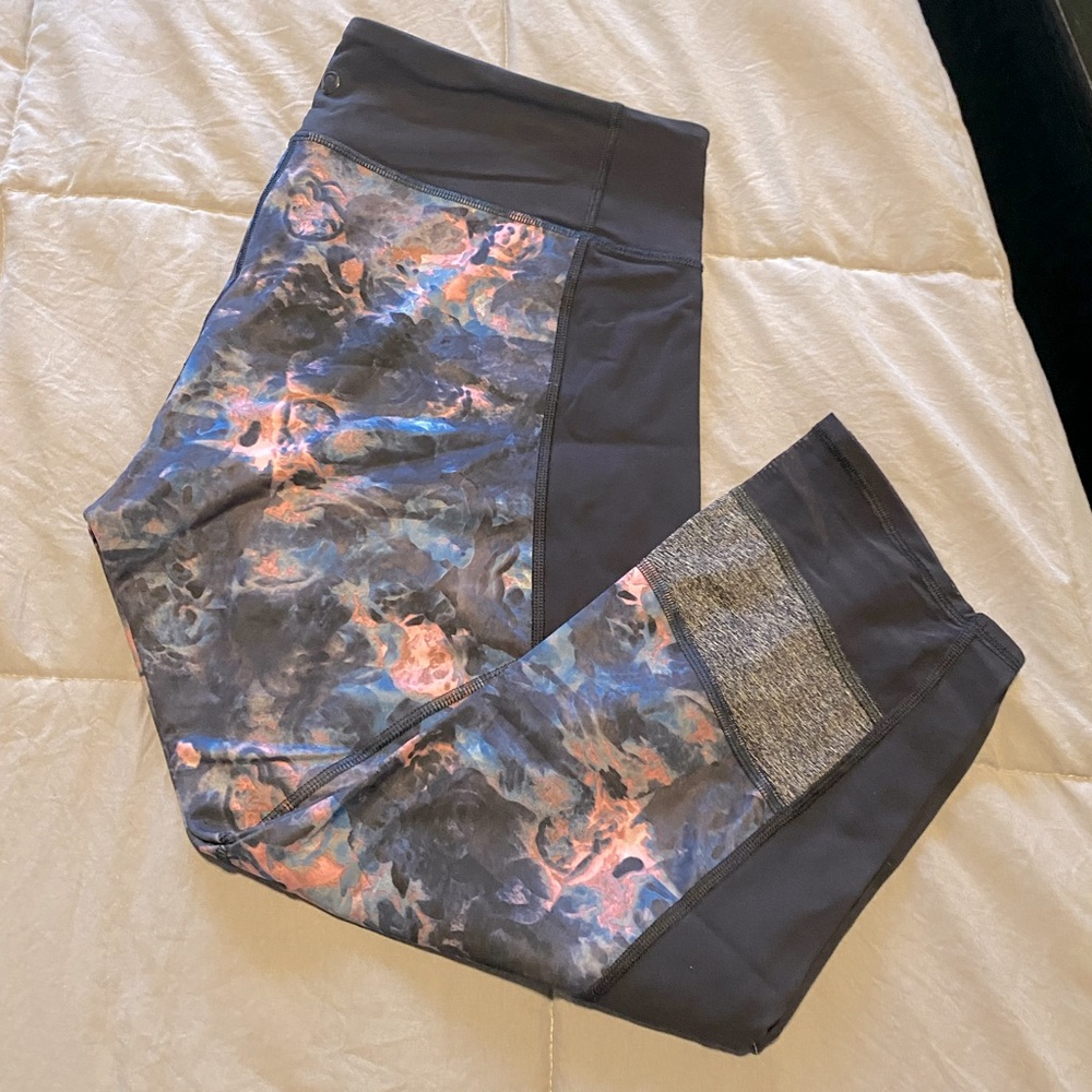 Lululemon Crop - Blue Floral - Size 12
